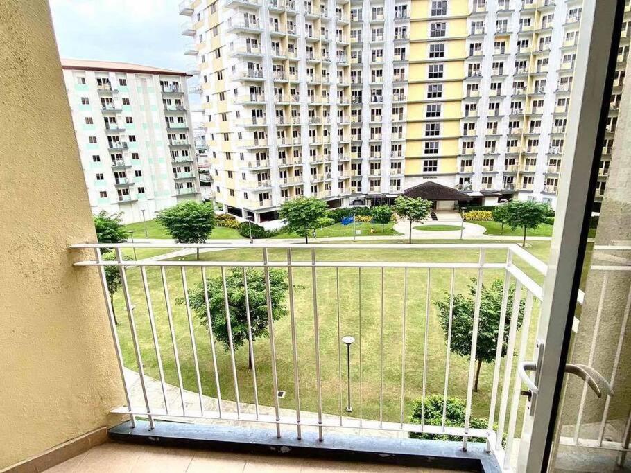 Field Residences Paranaque City Екстериор снимка
