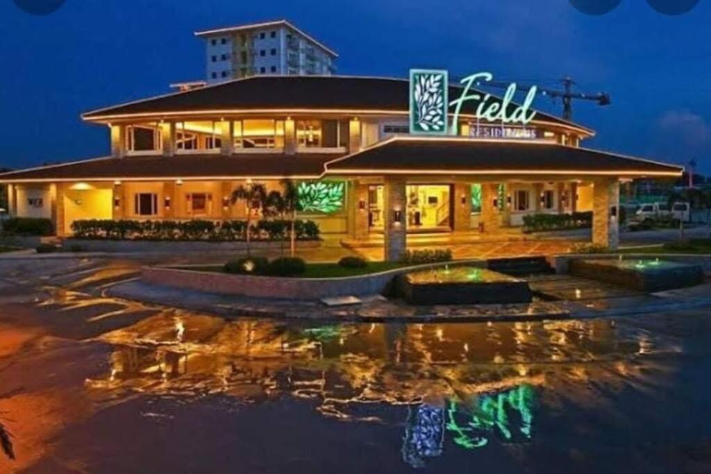 Field Residences Paranaque City Екстериор снимка